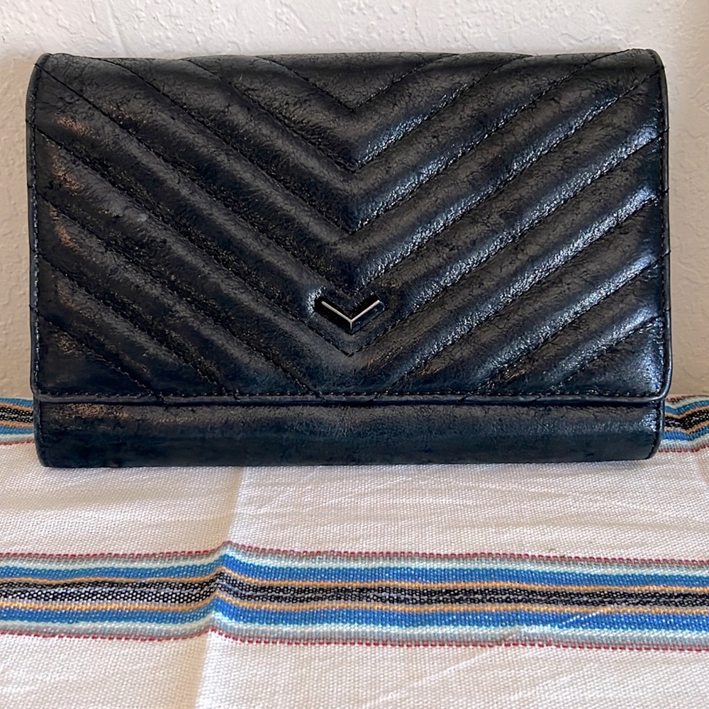 Botiker New York Shiny Black Leather Clutch/Crossbody Removable Gunmetal Strap